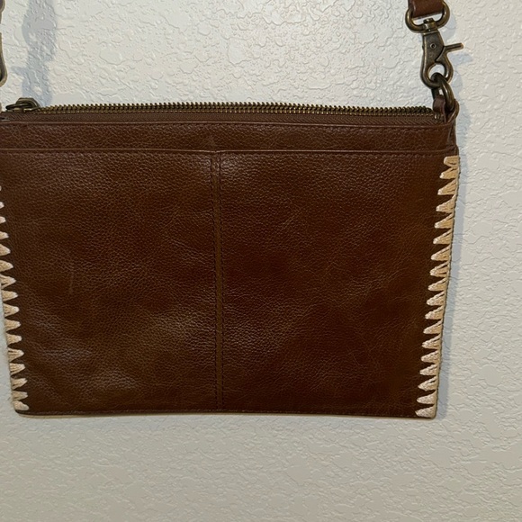 Frye clutch with crossbody strap - Picture 4 of 7